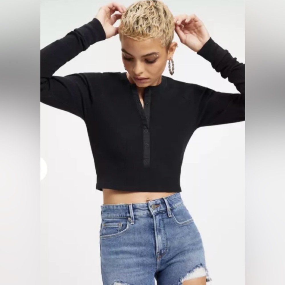 Good American Cropped Thermal Fitted Henley Top  Women’s Size 3 (Large)